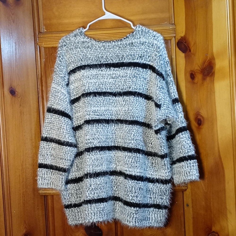 Calvin Klein Sweater - Picture 5 of 6